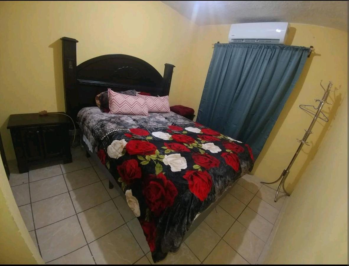 Casa Vicky Alojamiento Para Vacaciones Y Tramites Consulares 시우다드 후아레스 외부 사진