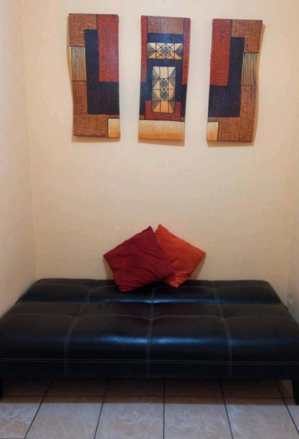 Casa Vicky Alojamiento Para Vacaciones Y Tramites Consulares 시우다드 후아레스 외부 사진