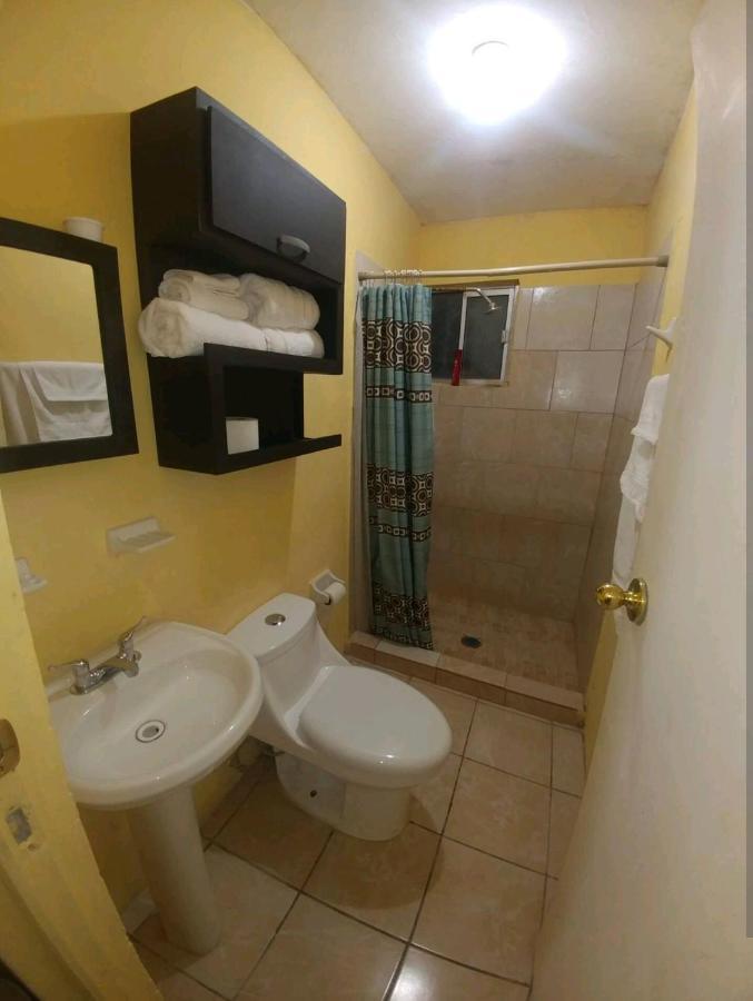 Casa Vicky Alojamiento Para Vacaciones Y Tramites Consulares 시우다드 후아레스 외부 사진